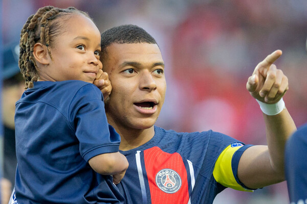 値下げ交渉可！パリ・サンジェルマン エムバペ（M） mbappé PSGがエンバペ獲得への史上最高額オファーを受け入れか…ただし現時点で