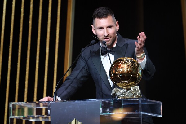 バロンドール受賞のメッシ、過去の「C・ロナウドとプレーしてみたい 