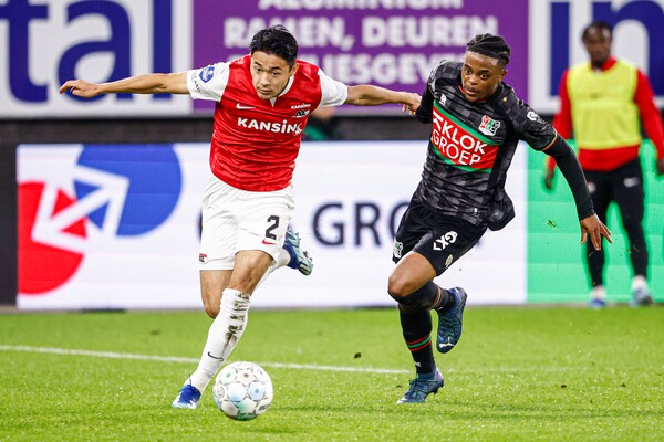 AZ所属の日本代表DF菅原由勢、3カ月連続のリーグベストイレブン選出