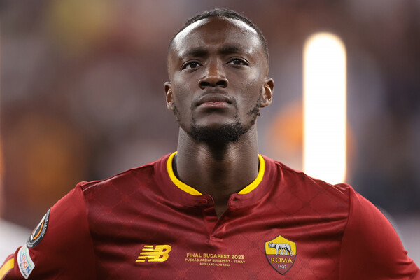 アストンビラ 新シーズンのホームユニフォームのデザインを発表