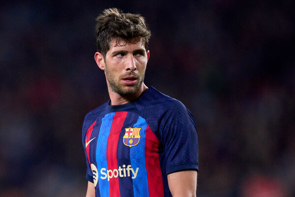 バルセロナ退団のS・ロベルト、今季昇格組のコモ加入の理由を明かす  