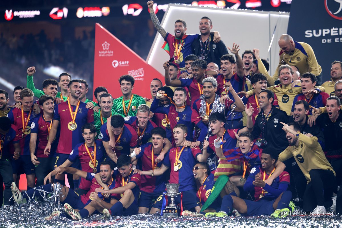 黄金時代、再始動」…バルセロナが2年ぶりV＆三冠達成！フリック采配と
